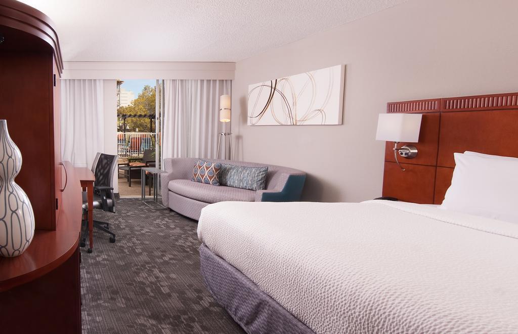 Готель Courtyard Miami Coral Gables Екстер'єр фото