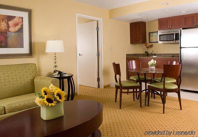 Готель Courtyard Miami Coral Gables Номер фото