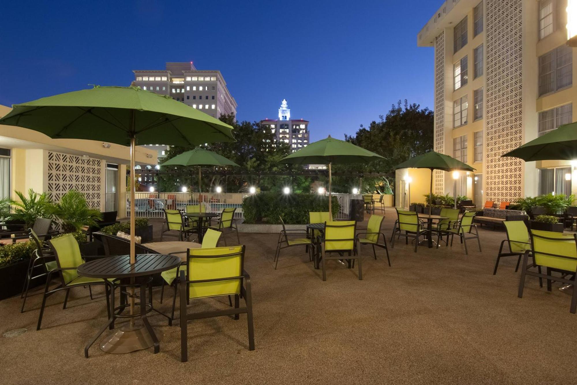 Готель Courtyard Miami Coral Gables Екстер'єр фото