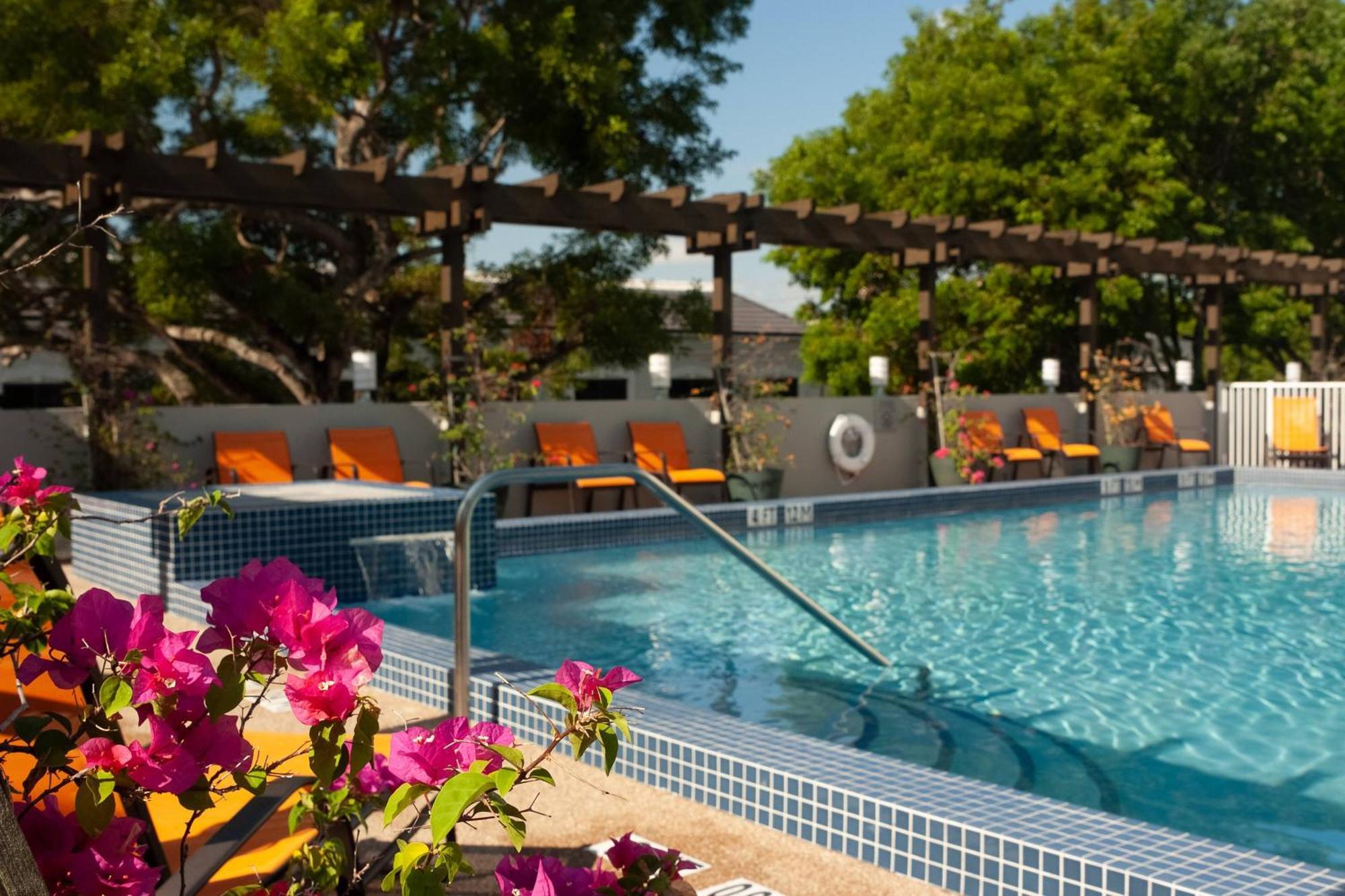 Готель Courtyard Miami Coral Gables Екстер'єр фото