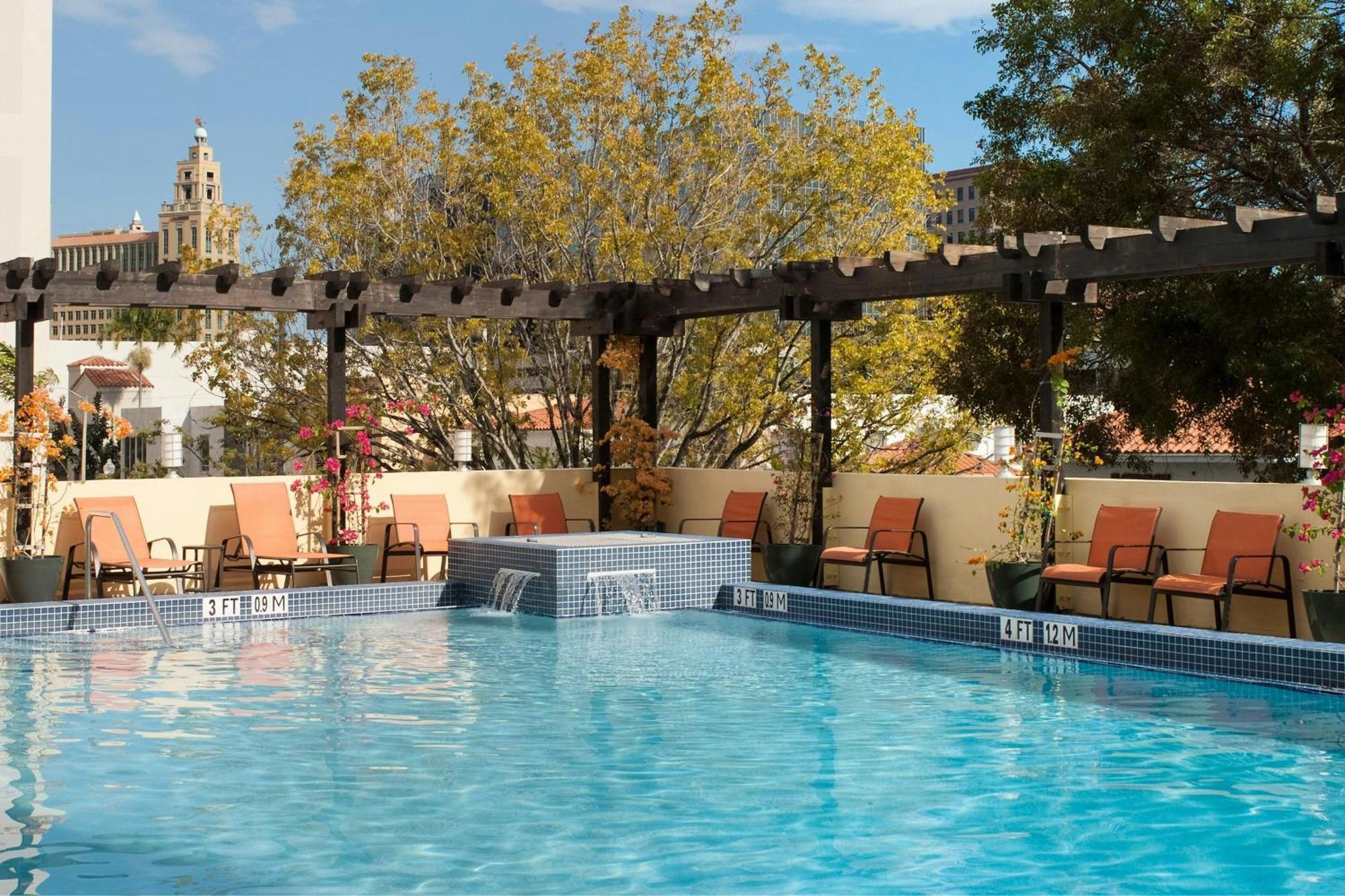 Готель Courtyard Miami Coral Gables Екстер'єр фото