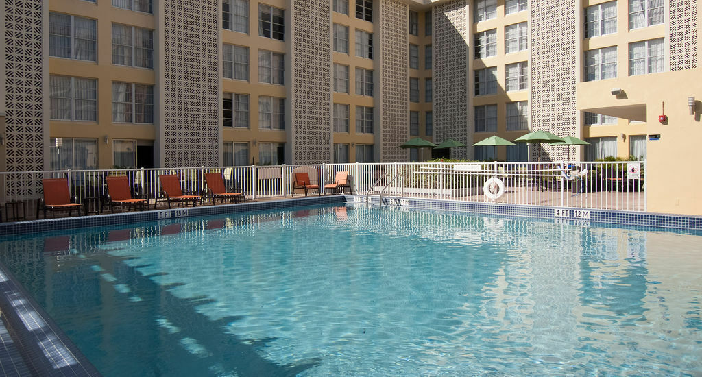 Готель Courtyard Miami Coral Gables Екстер'єр фото